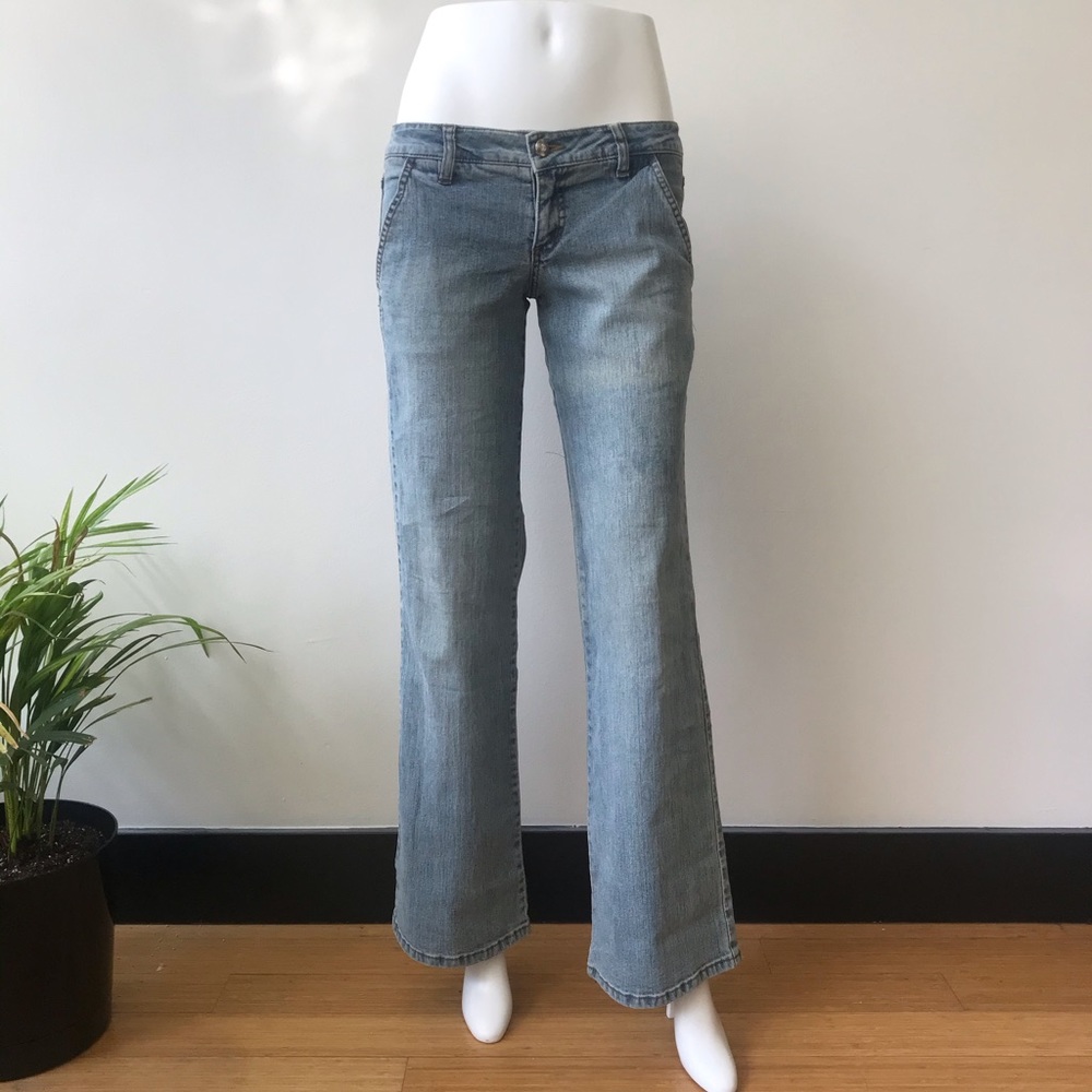 Vintage Bebe low rise, wide leg denim. Size 27